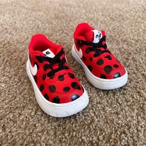 Nike Toddler Girls “Ladybug” shoes Size 5c